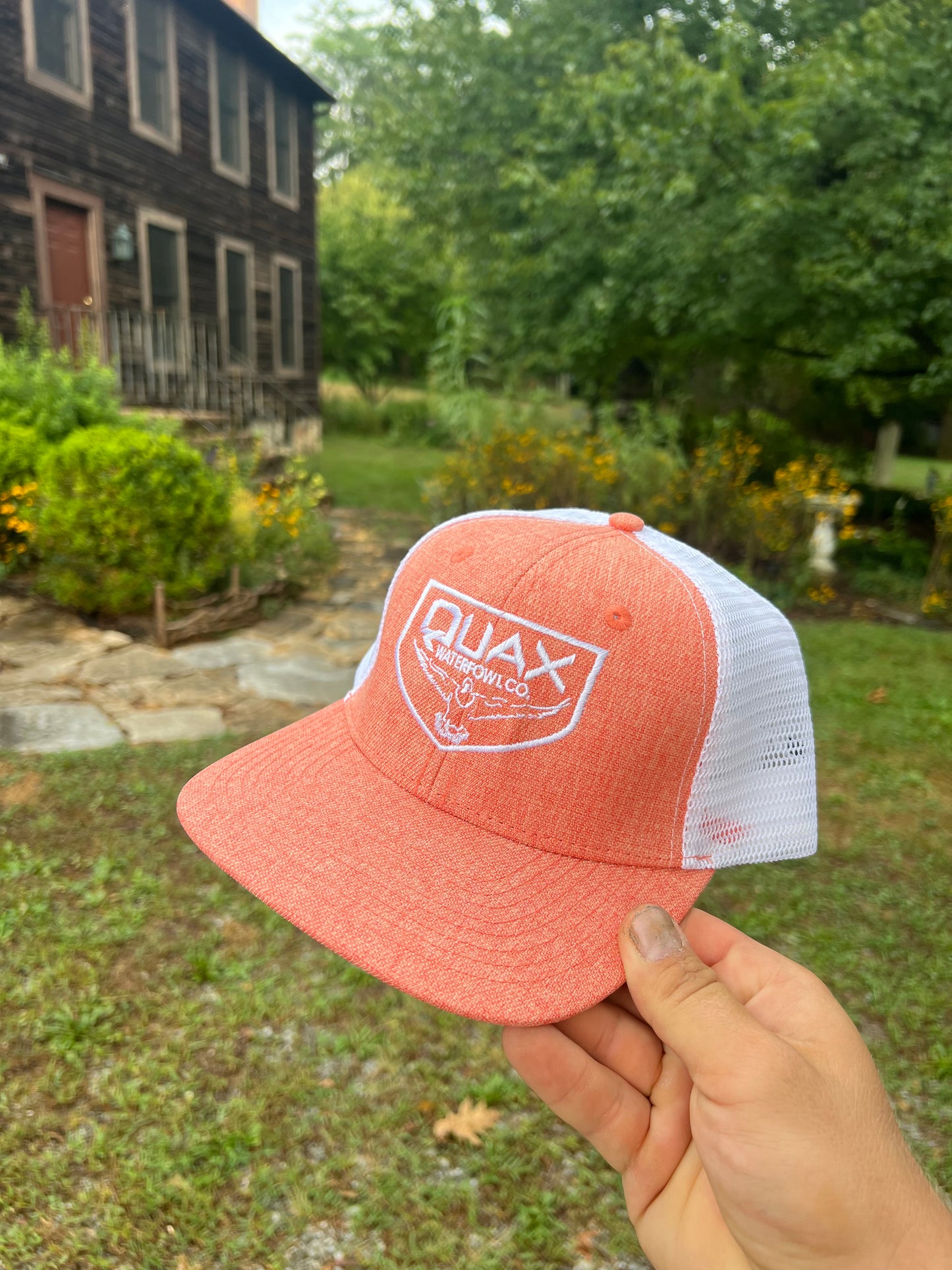 Women’s salmon stitched hat